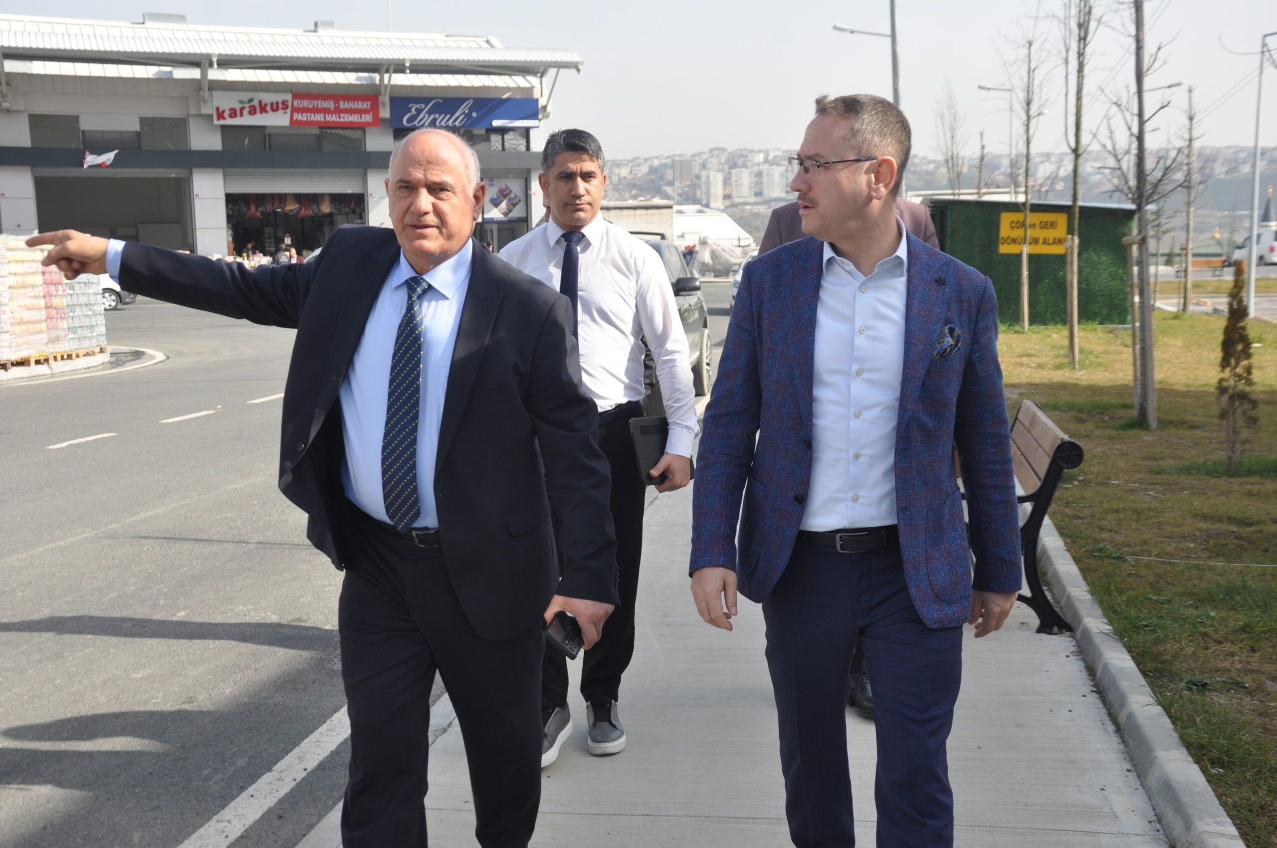 Başakşehir Belediye Başkanı Yasin Kartoğlu İstanbul Gıda Toptancılar Çarşısı Kooperatifi (İgtot)Başkanı Mustafa Karlı’Yı Makamında Ziyaret Etti.