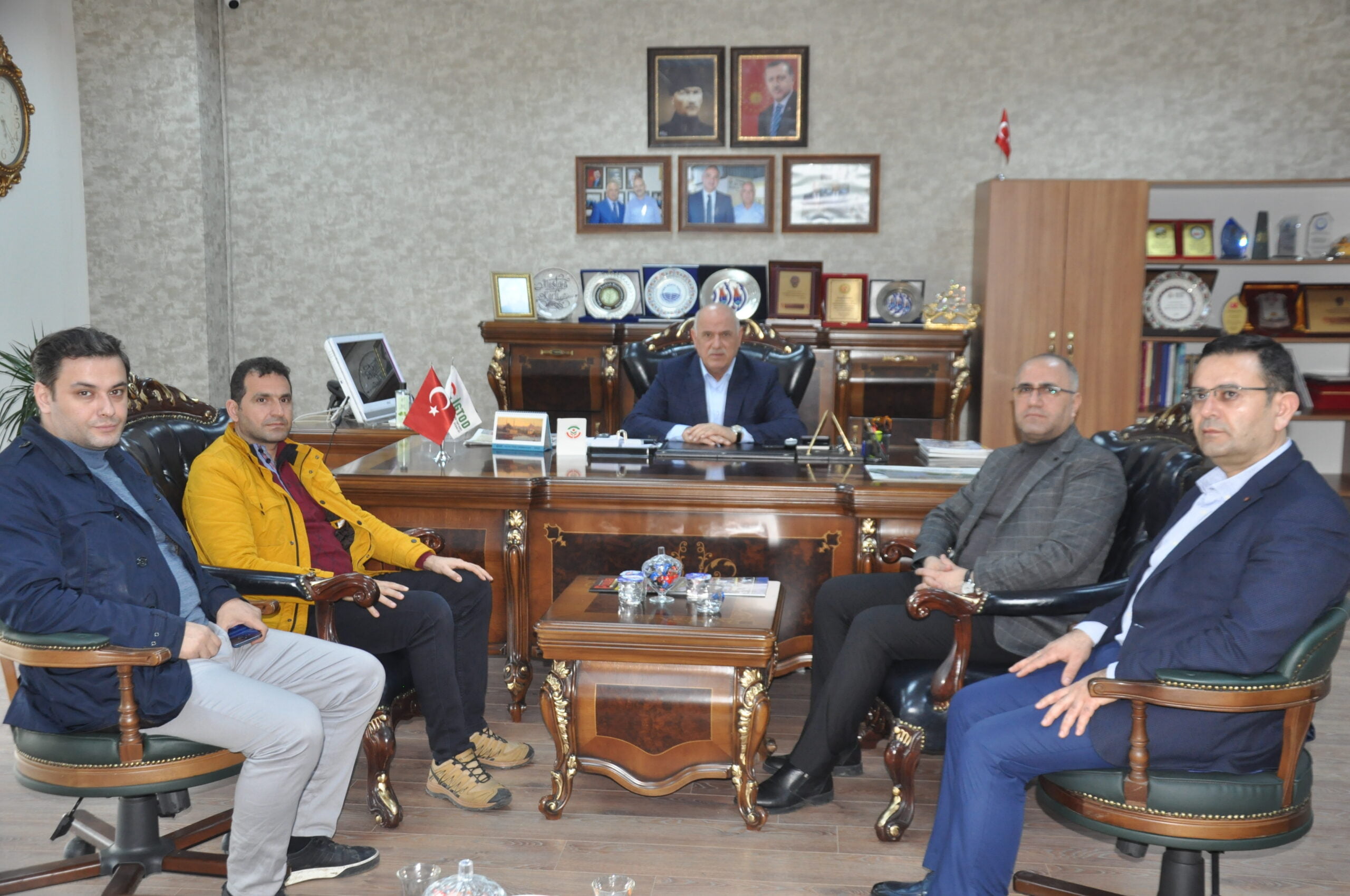 Malatya Yeşilyurt Belediyesinden Başkan Mustafa Karlı’ya ZiyaretMalatya Yeşilyurt Belediyesinden Başkan Mustafa Karlı’ya Ziyaret