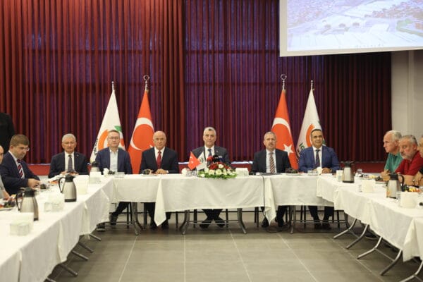 İGTOT Başkanımız Sayın Mustafa Karlı'nın ev sahipliğinde; Ticaret Bakanımız Sayın Prof. Dr. Ömer Bolat, Bakan Yardımcımız Mahmut Gürcan, Başakşehir Kaymakamımız Cemil Özgür Öneği, Başakşehir Belediye Başkanımız Yasin Kartoğlu ve AK Parti Başakşehir İlçe Başkanı Sabahattin Kıyas, ziyarette bulundu.