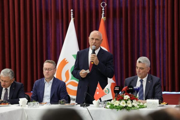 İGTOT Başkanımız Sayın Mustafa Karlı'nın ev sahipliğinde; Ticaret Bakanımız Sayın Prof. Dr. Ömer Bolat, Bakan Yardımcımız Mahmut Gürcan, Başakşehir Kaymakamımız Cemil Özgür Öneği, Başakşehir Belediye Başkanımız Yasin Kartoğlu ve AK Parti Başakşehir İlçe Başkanı Sabahattin Kıyas, ziyarette bulundu.