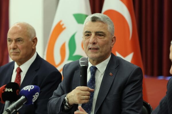 İGTOT Başkanımız Sayın Mustafa Karlı'nın ev sahipliğinde; Ticaret Bakanımız Sayın Prof. Dr. Ömer Bolat, Bakan Yardımcımız Mahmut Gürcan, Başakşehir Kaymakamımız Cemil Özgür Öneği, Başakşehir Belediye Başkanımız Yasin Kartoğlu ve AK Parti Başakşehir İlçe Başkanı Sabahattin Kıyas, ziyarette bulundu.