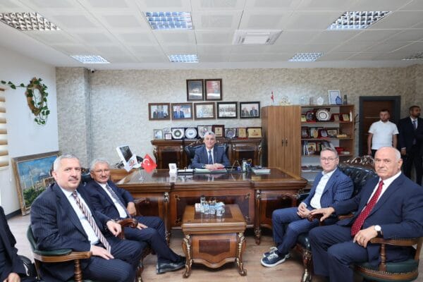 İGTOT Başkanımız Sayın Mustafa Karlı'nın ev sahipliğinde; Ticaret Bakanımız Sayın Prof. Dr. Ömer Bolat, Bakan Yardımcımız Mahmut Gürcan, Başakşehir Kaymakamımız Cemil Özgür Öneği, Başakşehir Belediye Başkanımız Yasin Kartoğlu ve AK Parti Başakşehir İlçe Başkanı Sabahattin Kıyas, ziyarette bulundu.