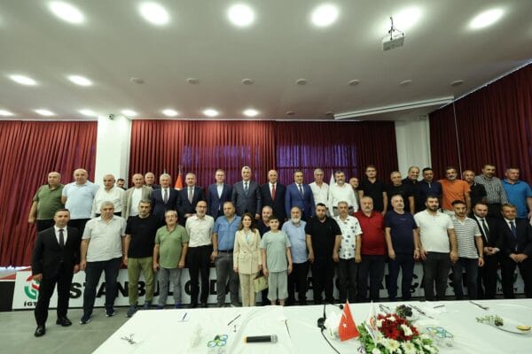 İGTOT Başkanımız Sayın Mustafa Karlı'nın ev sahipliğinde; Ticaret Bakanımız Sayın Prof. Dr. Ömer Bolat, Bakan Yardımcımız Mahmut Gürcan, Başakşehir Kaymakamımız Cemil Özgür Öneği, Başakşehir Belediye Başkanımız Yasin Kartoğlu ve AK Parti Başakşehir İlçe Başkanı Sabahattin Kıyas, ziyarette bulundu.